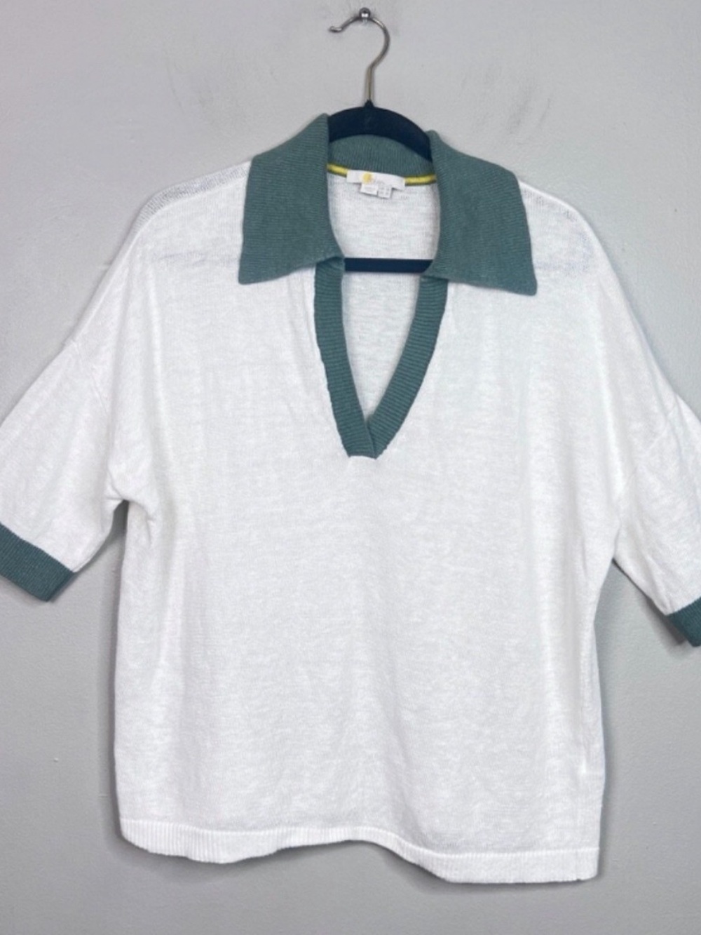 Boden White Linen V‑Neck Polo with Green Contrast Collar